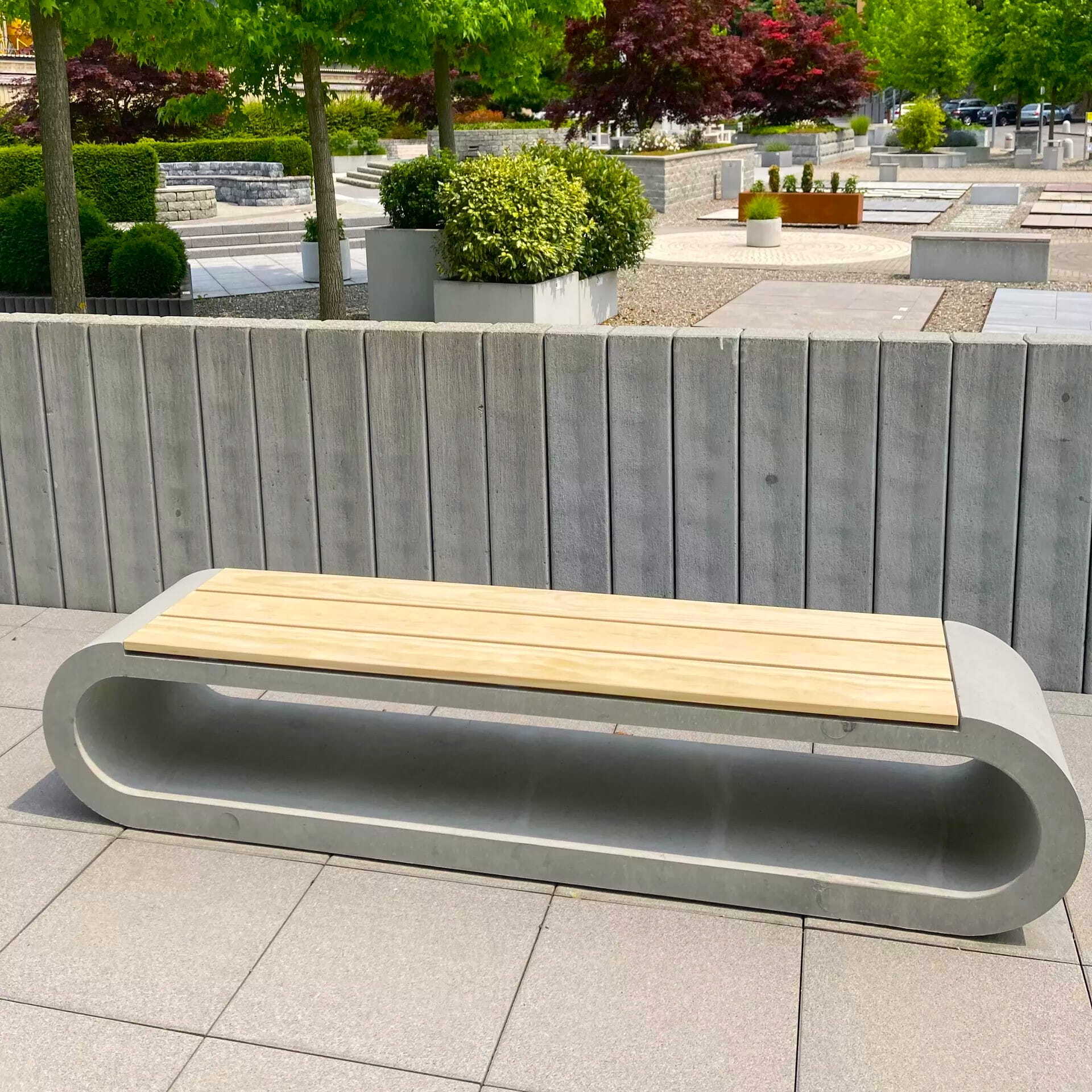 Betonelemente, Beton im Garten, Gartenbau Sichtbeton, Betonfertigteile, Betonbrunnen, Baumeinfassung, Baumscheibe
